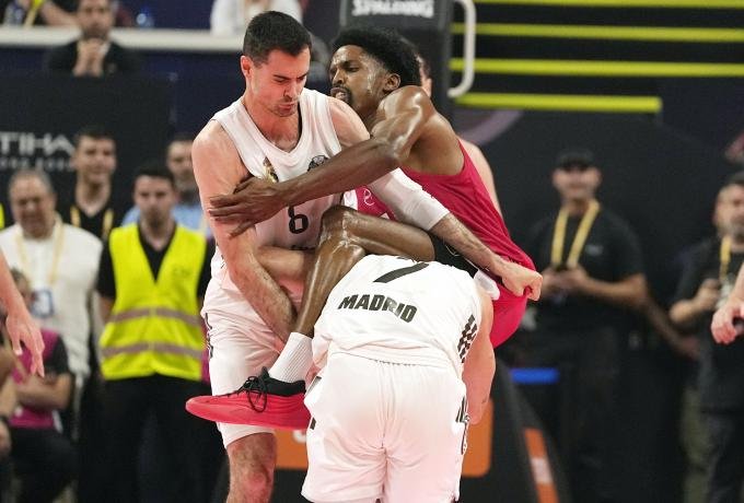 «As»: «Σήκωσε μια στιγματισμένη Εuroleague ο Ολυμπιακός»