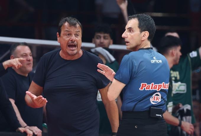 Λεκτική επίθεση ανθρώπων του Παναθηναϊκού στους διαιτητές: «Ντροπή, κλέφτες»!