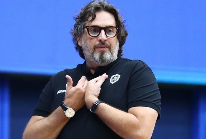 Ξέσπασε ο Τρινκιέρι: «Δεν καταλάβαμε τι σφύριζαν οι διαιτητές»